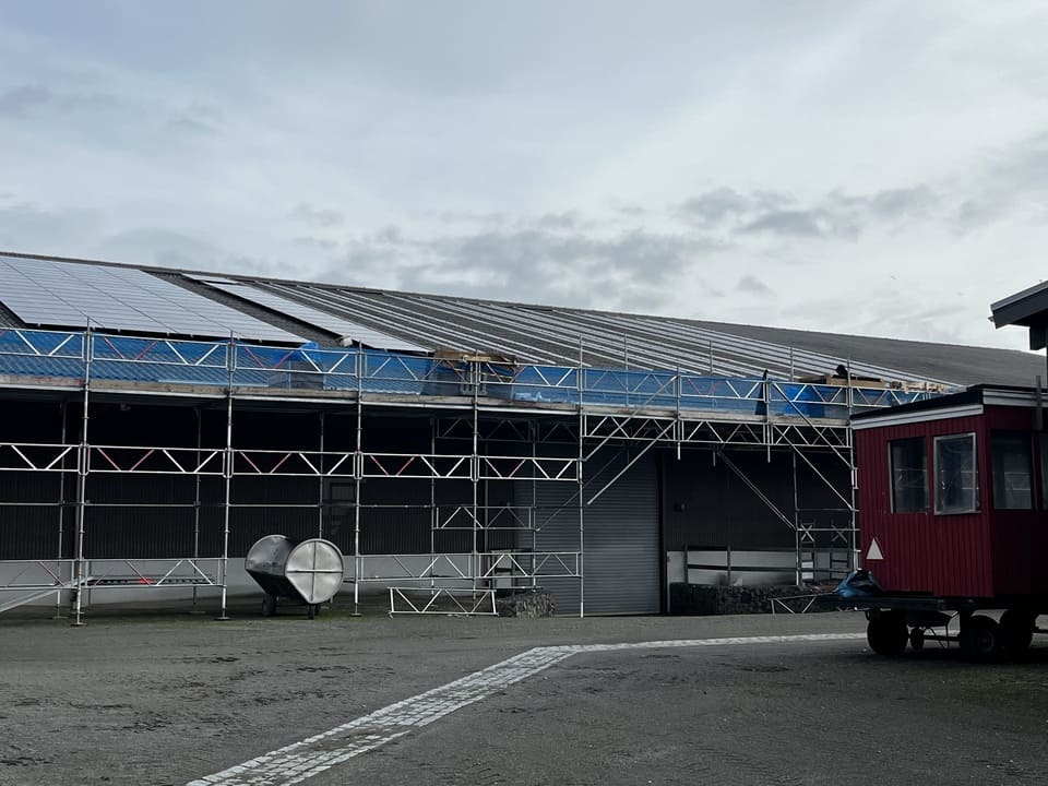 Solpaneler på Klagshamns ridhus från Bral-solar